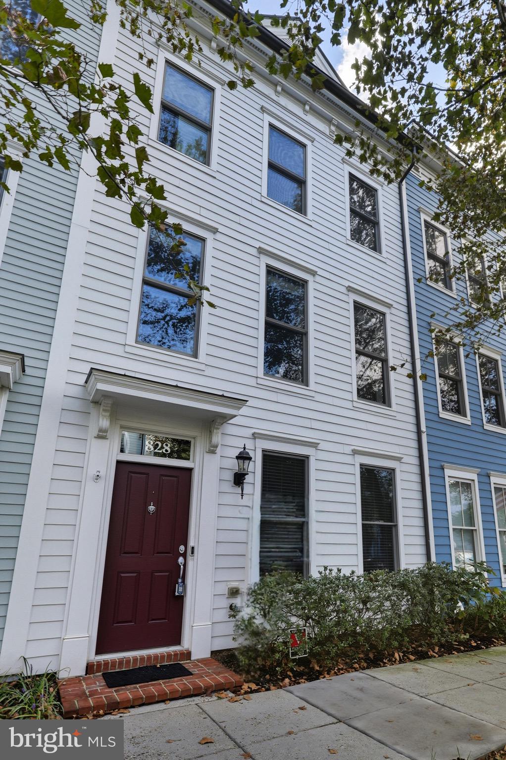 828 MADISON STREET