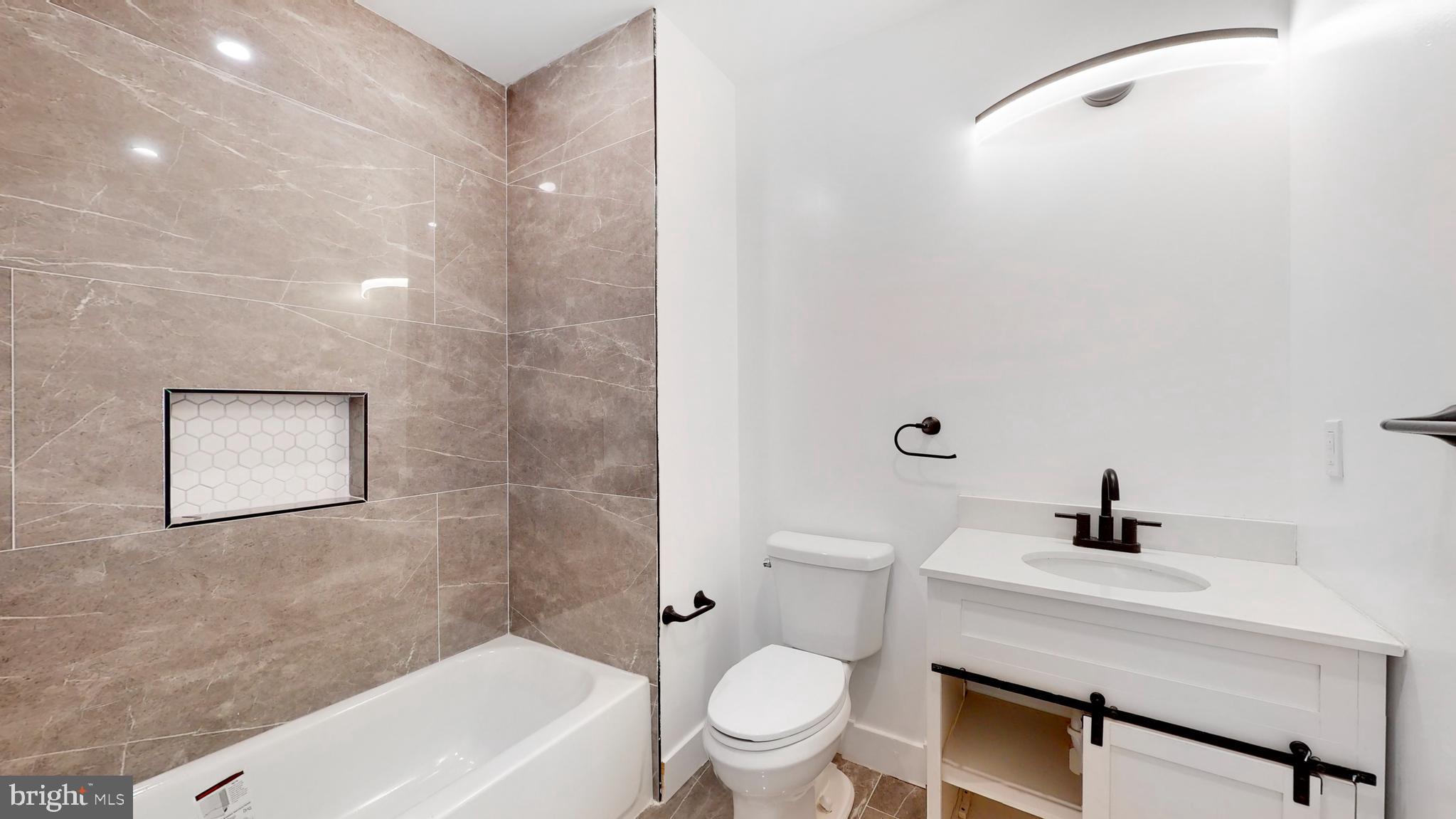 FAIRMOUNT - Residential Lease