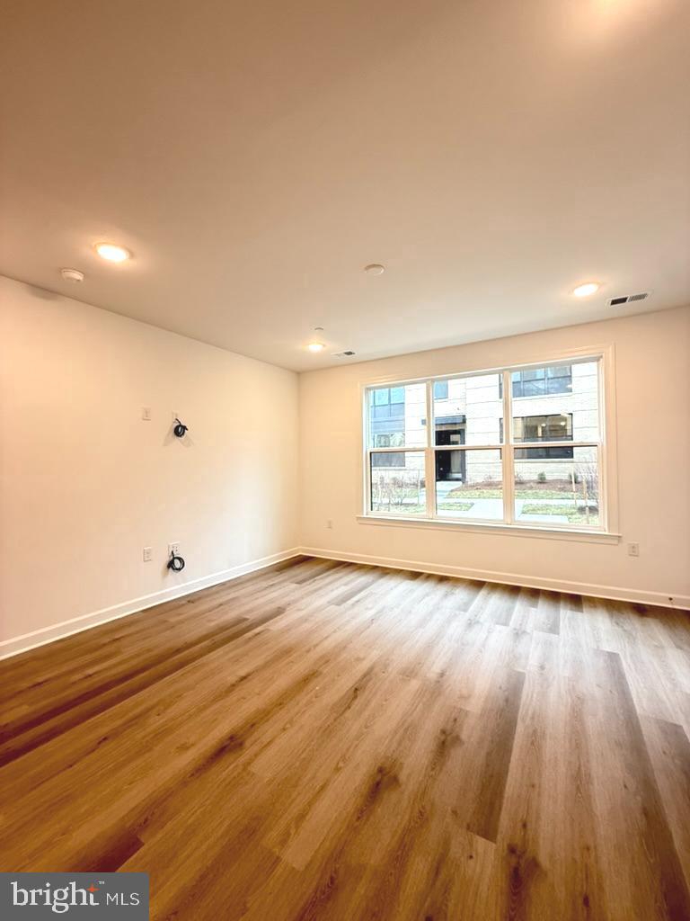 THE BOULEVARDS AT WESTFIELDS - Residential Lease