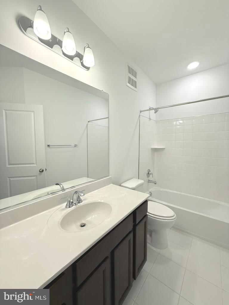 THE BOULEVARDS AT WESTFIELDS - Residential Lease