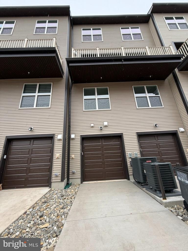 THE BOULEVARDS AT WESTFIELDS - Residential Lease