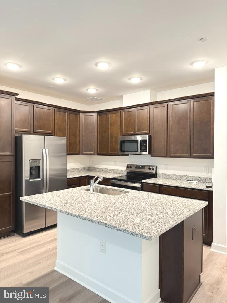 THE BOULEVARDS AT WESTFIELDS - Residential Lease