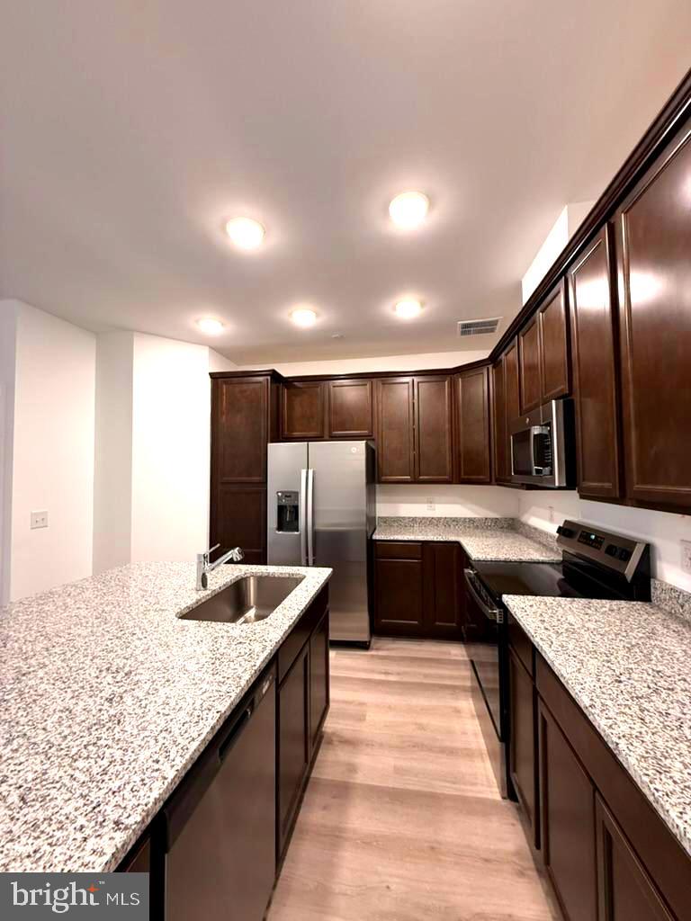 THE BOULEVARDS AT WESTFIELDS - Residential Lease