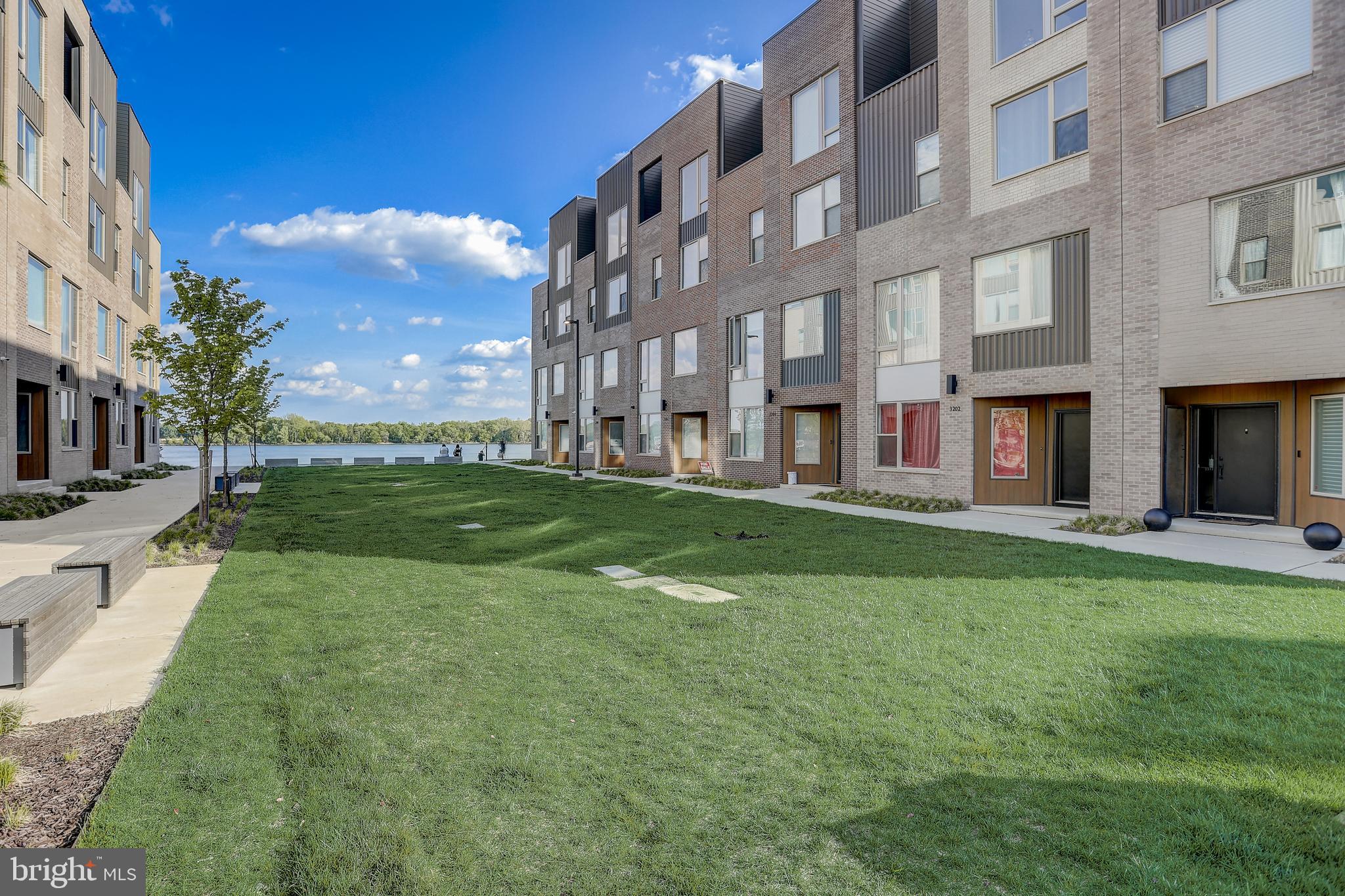 3200 PARKVIEW WALK