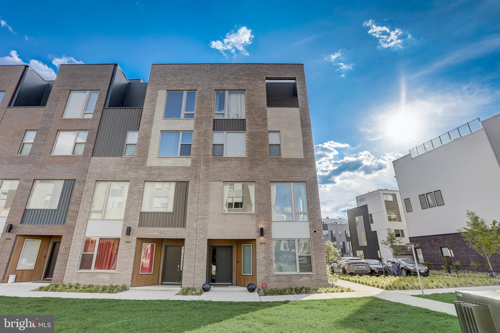 3200 PARKVIEW WALK