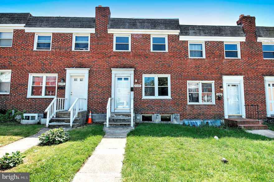 Hardwood floors throughout this move-in ready updated 3 bedroom townhouse. Spacious living room and  master bedroom on main level. Light and bright eat-in kitchen has ceramic tile floor, ceramic tile back splash,  gas range and refrigerator and is on the lower level with walk-out to backyard.  Upper level has 2 bedrooms and full bath. Lower level utility room has lots of storage, laundry tub, washer & dryer, and flush. Large fenced  backyard  has alleyway and backs to vacant lot and trees. Don't let this one pass you by!