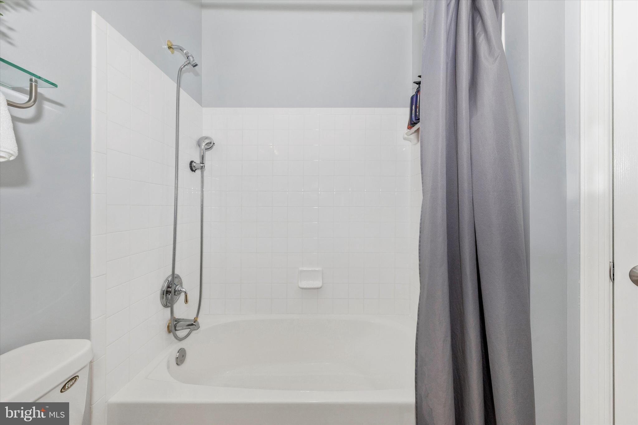 HAMPTON COURT II - Residential