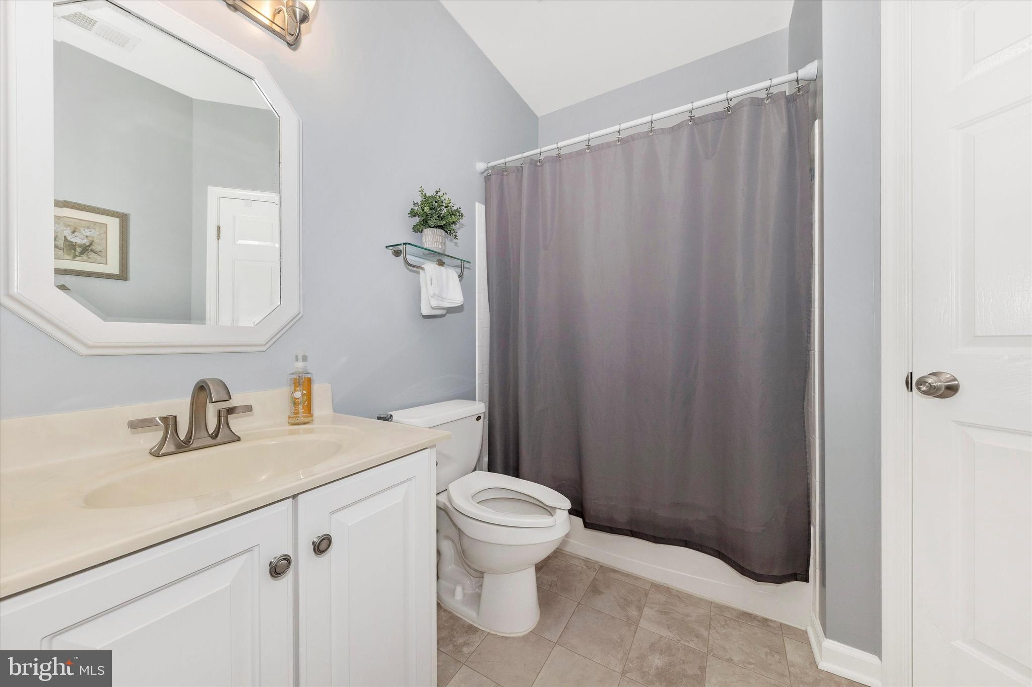 HAMPTON COURT II - Residential