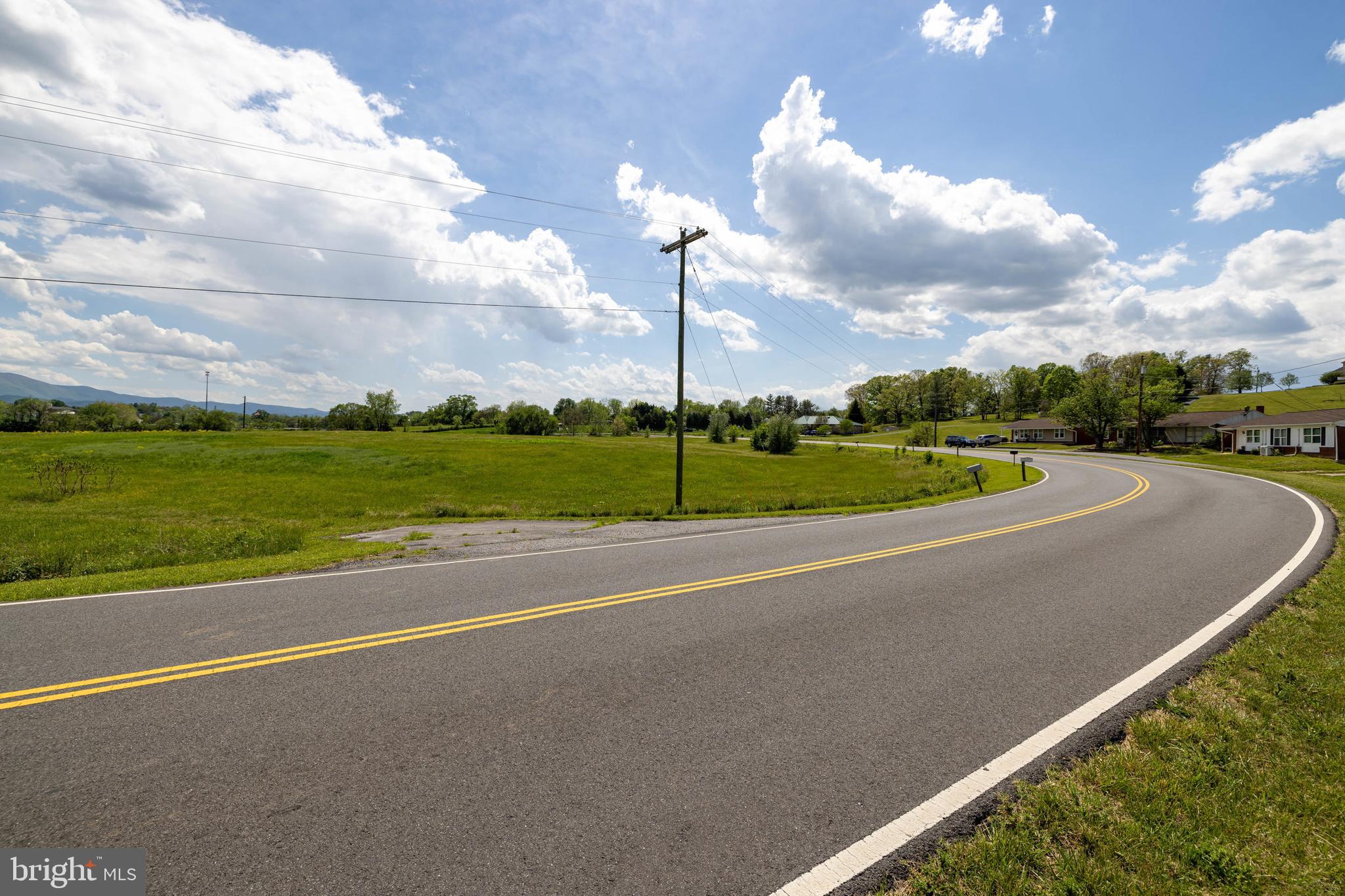 COTTAGE DR.