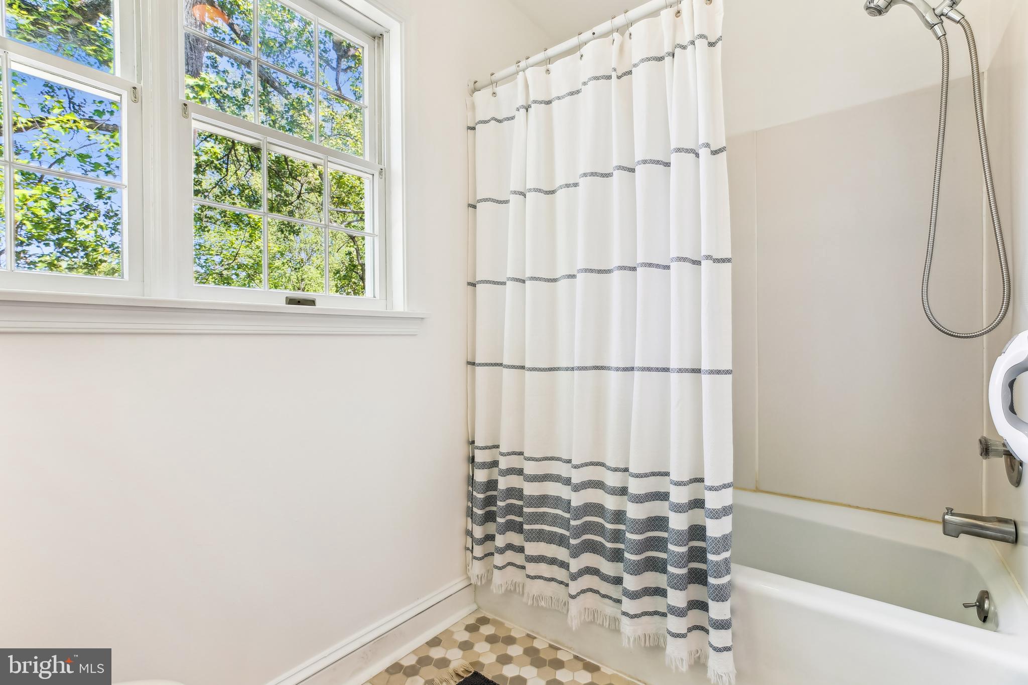 HILLANDALE - Residential