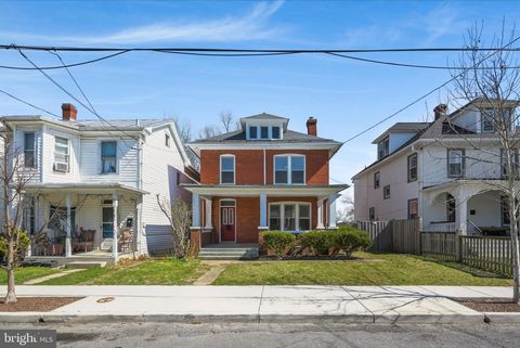 Homes For Sale - 520 N Braddock Street<br/> Winchester City County, WINCHESTER, VA 22601