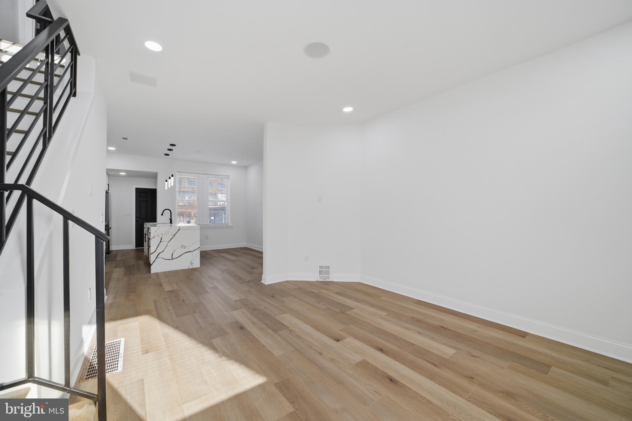 1829 E AIRDRIE STREET