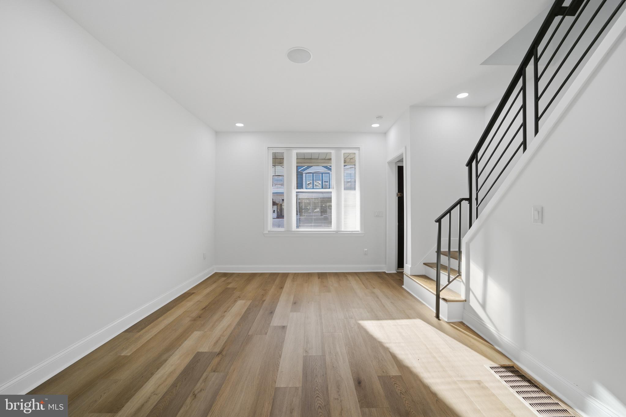 1829 E AIRDRIE STREET