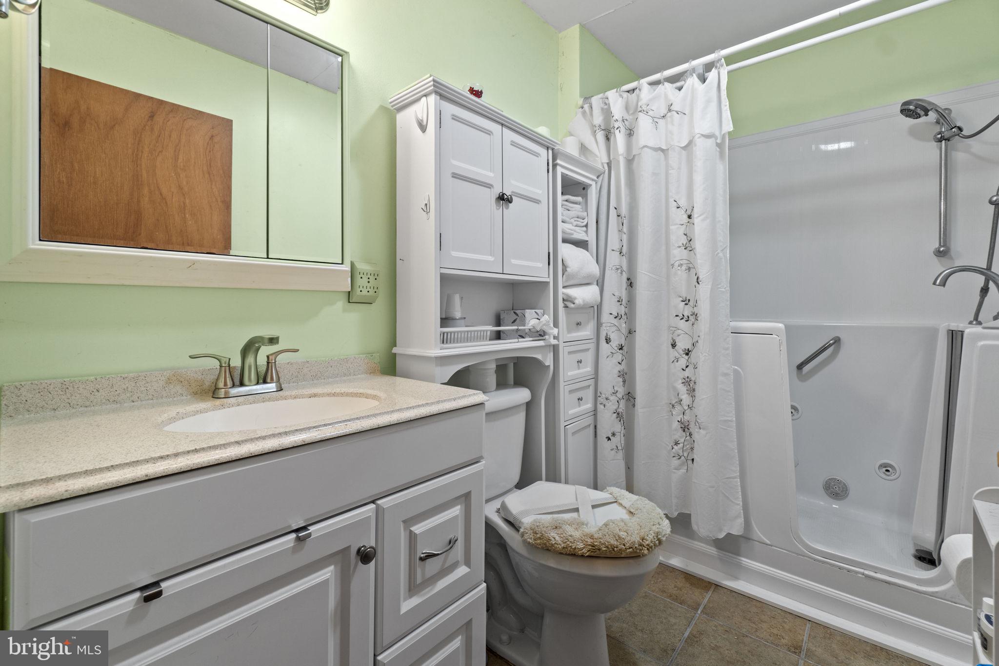 CAROLINE PINES - Residential