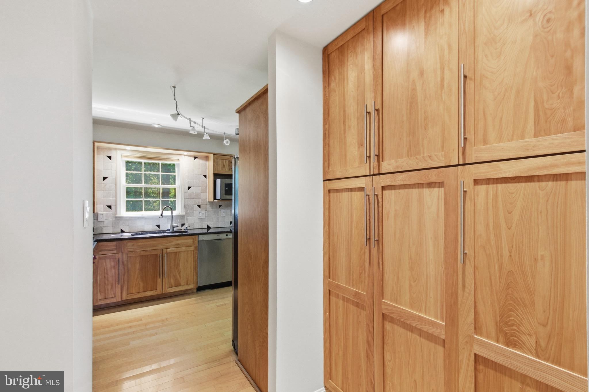 FAIRFAX STATION - Residential