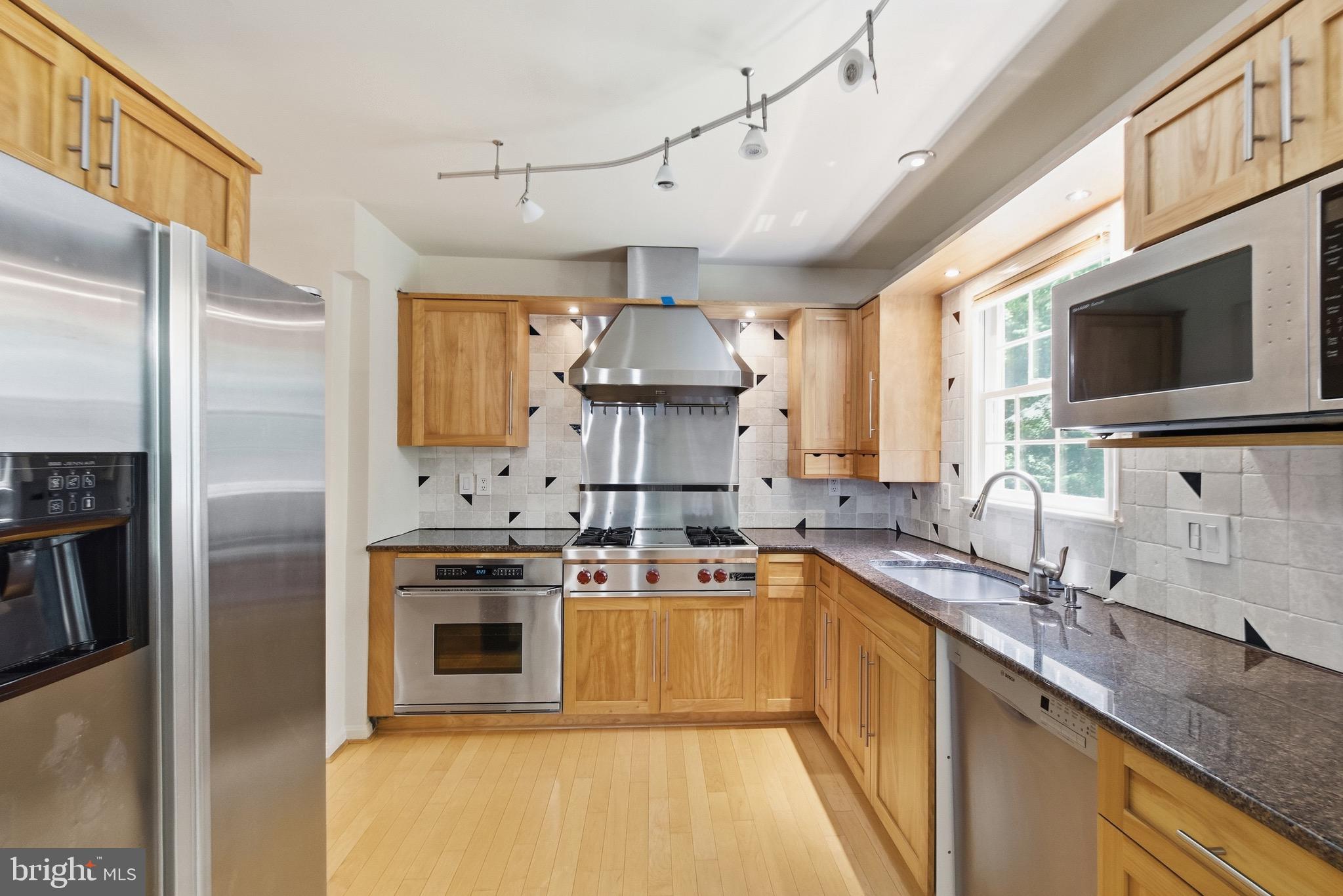 FAIRFAX STATION - Residential