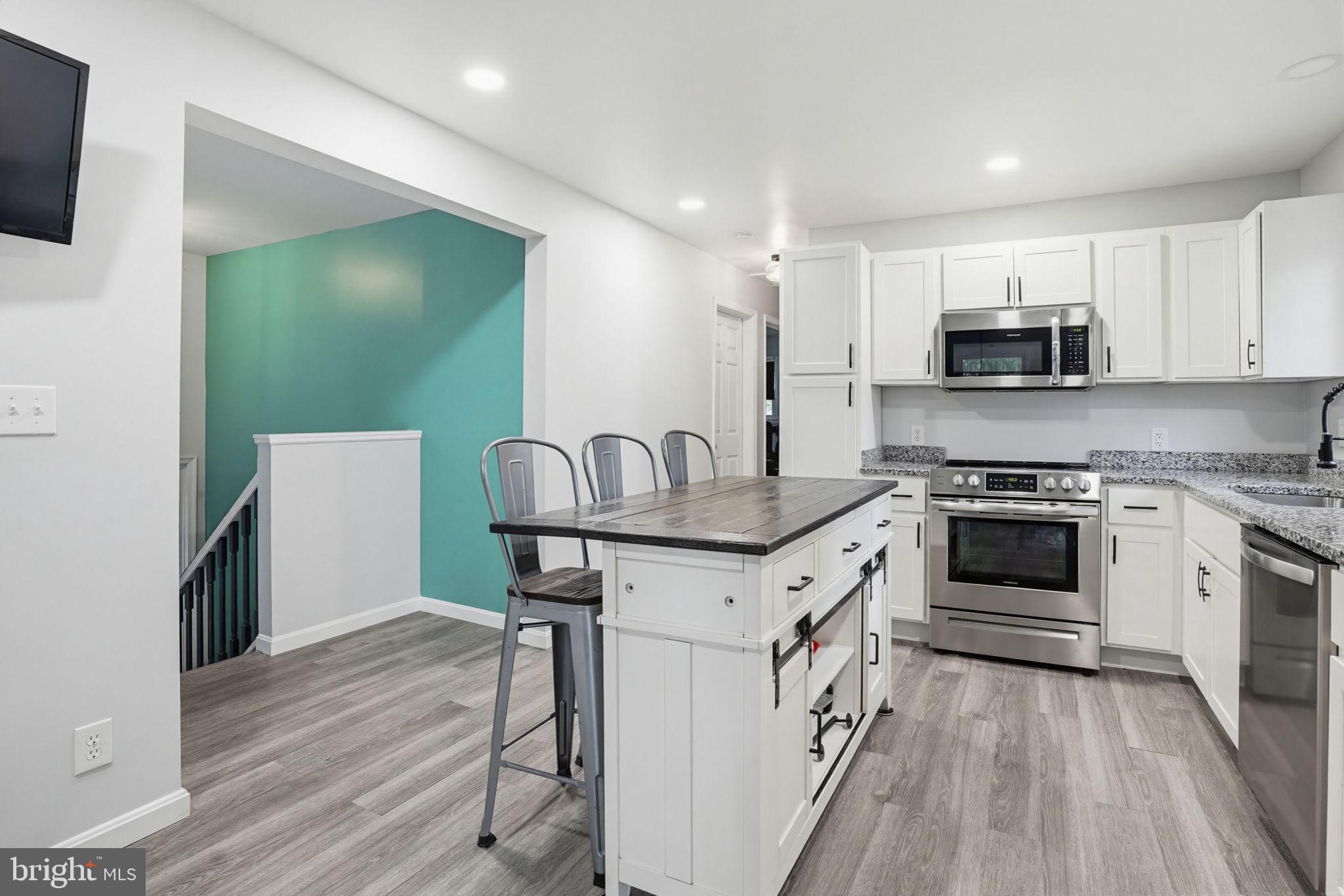 BAREFOOT ACRES - Residential