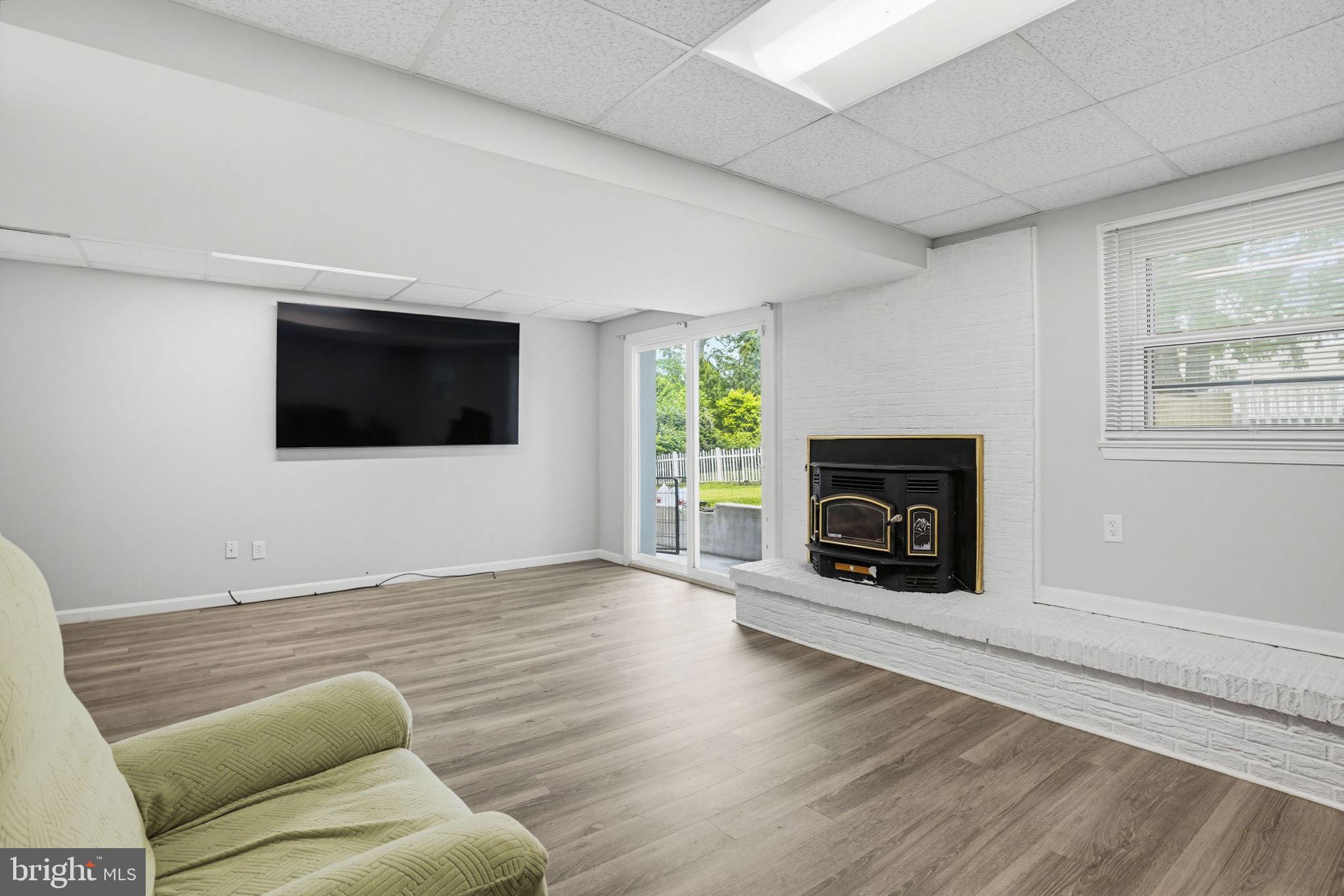 BAREFOOT ACRES - Residential