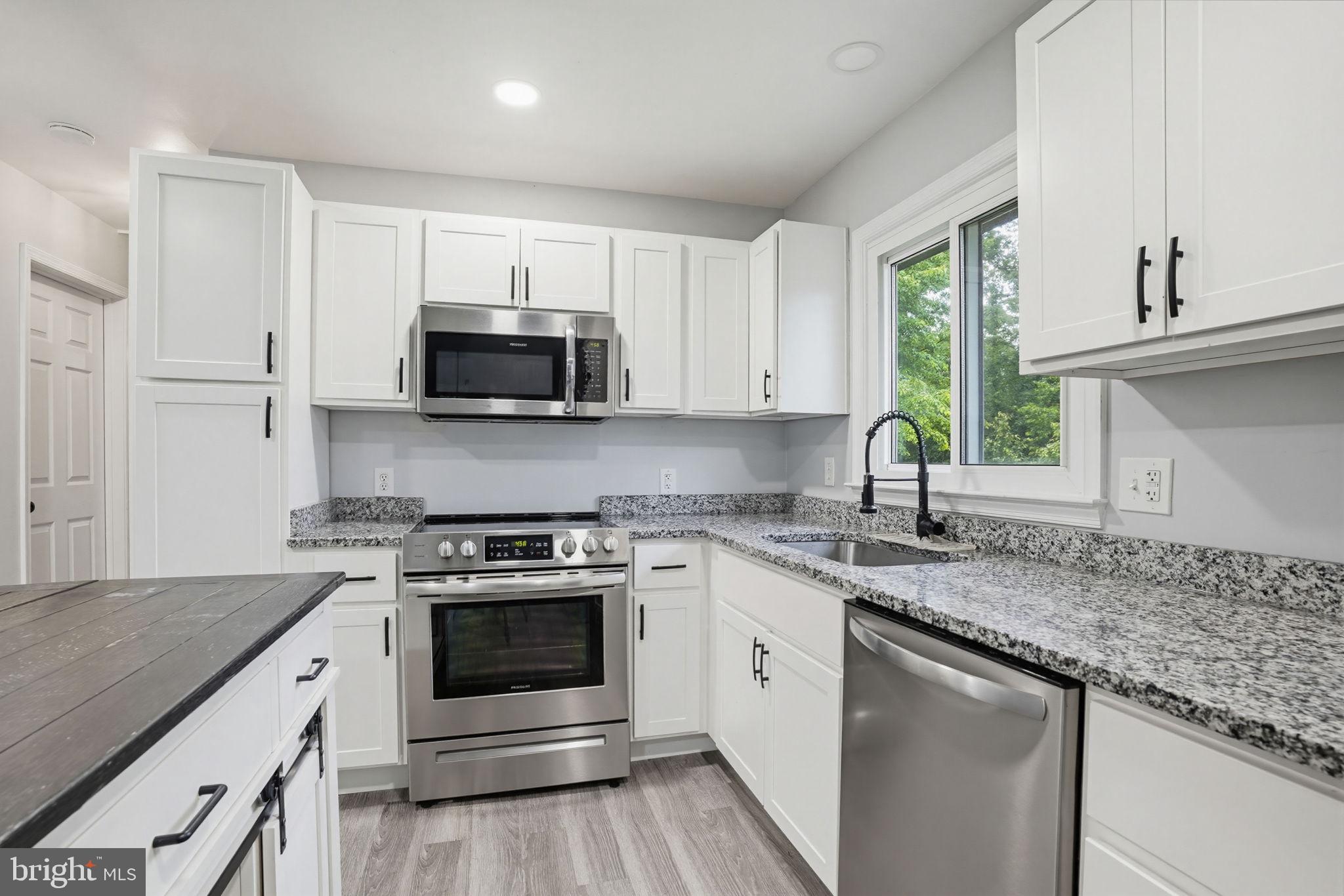 BAREFOOT ACRES - Residential