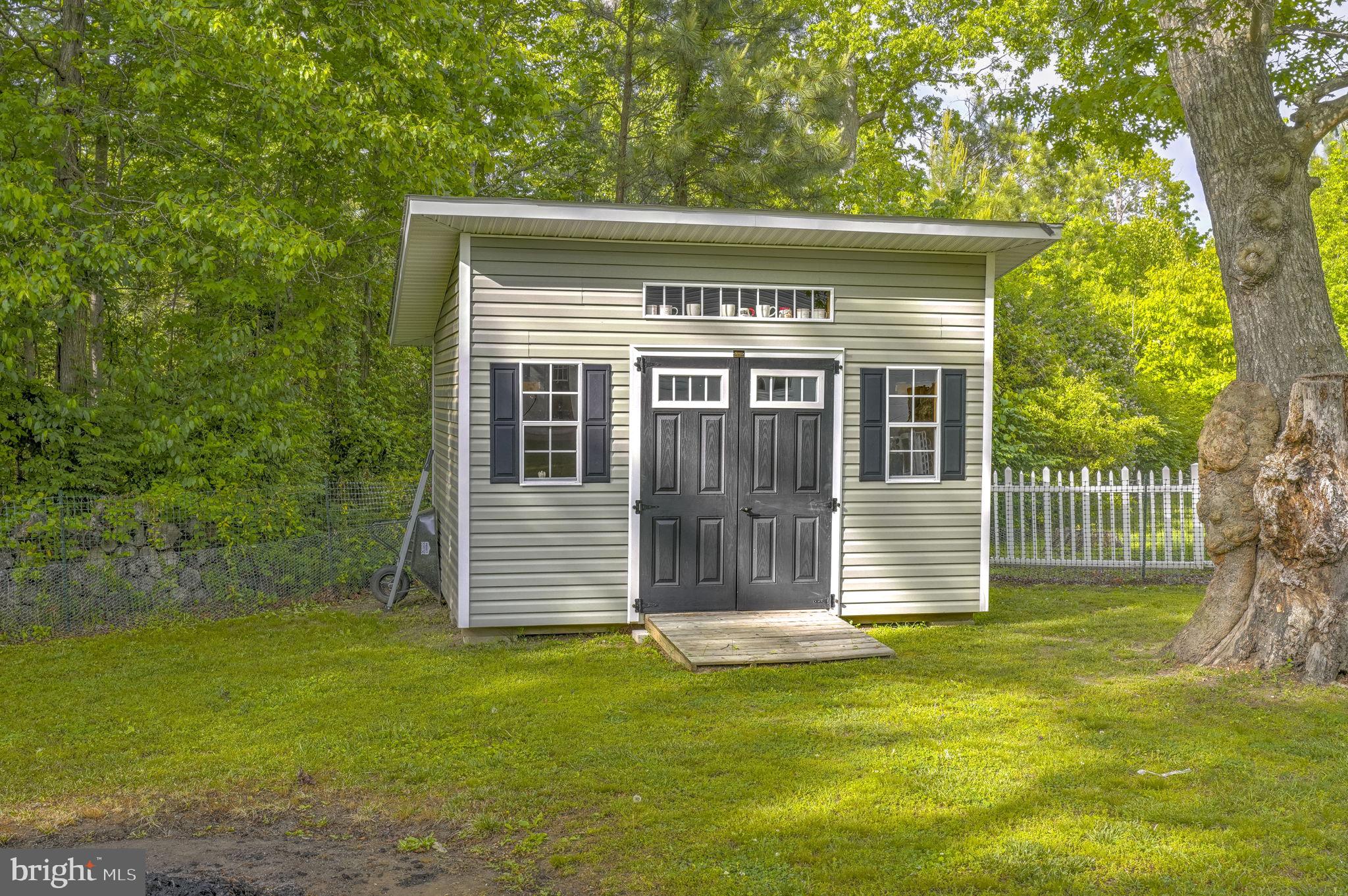 BAREFOOT ACRES - Residential