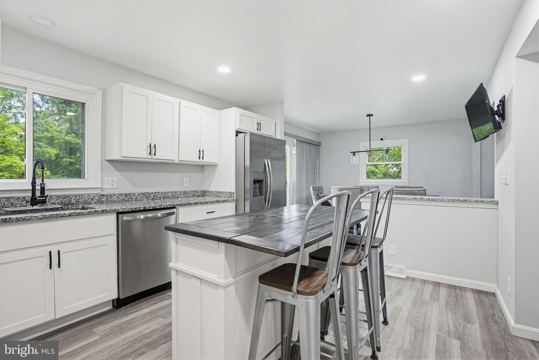 BAREFOOT ACRES - Residential