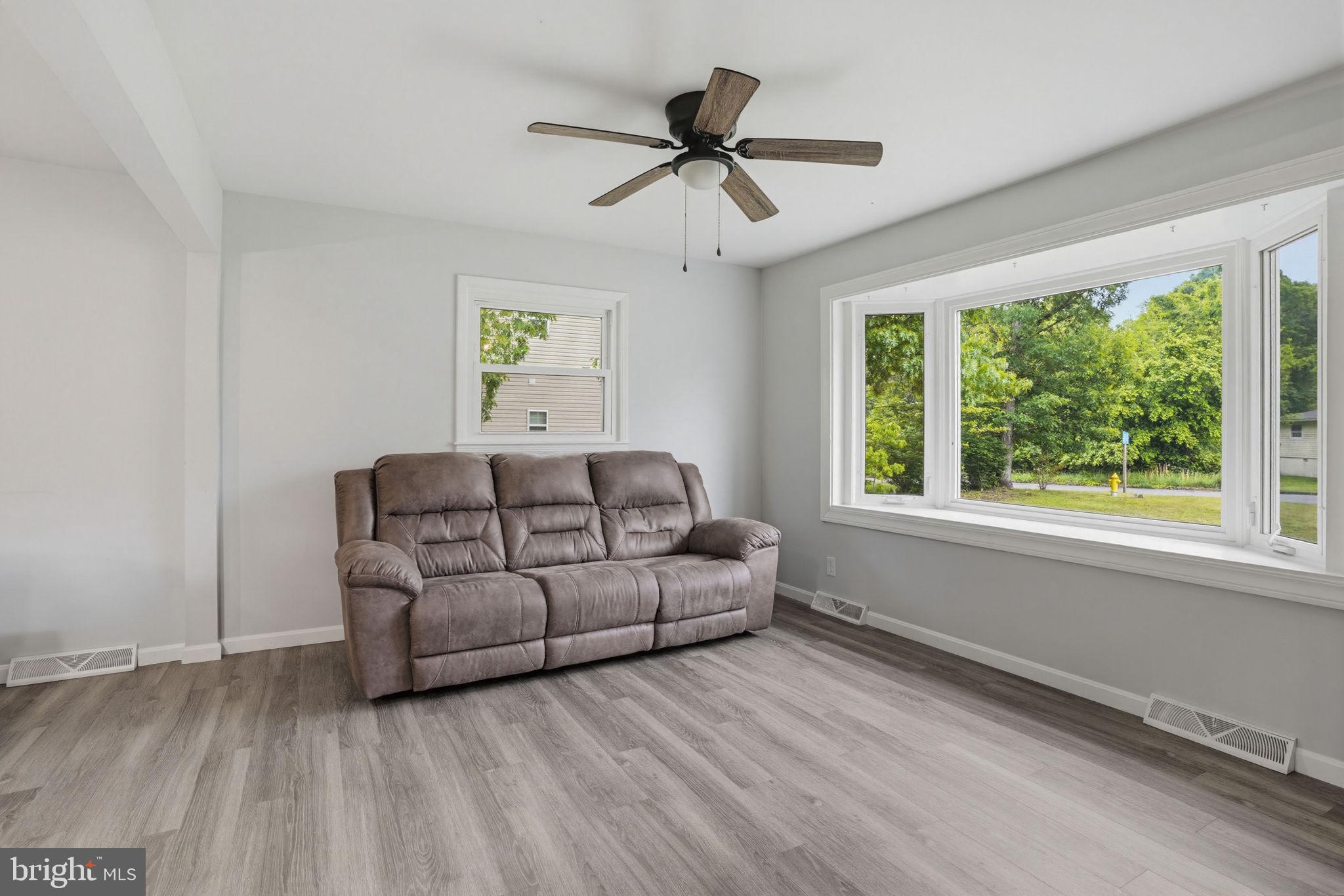 BAREFOOT ACRES - Residential