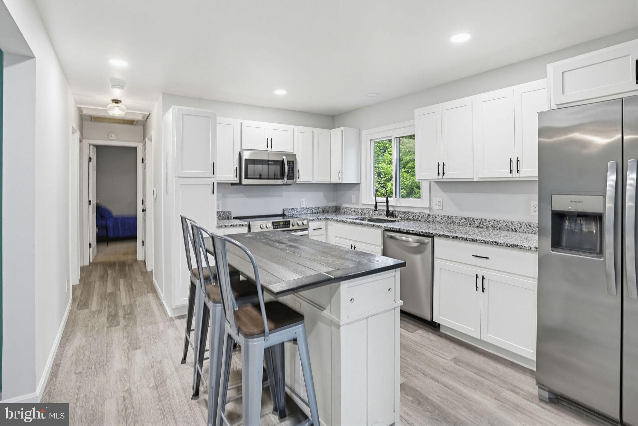 BAREFOOT ACRES - Residential