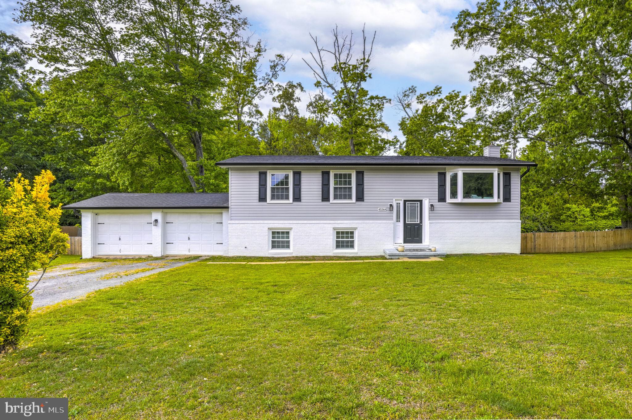 BAREFOOT ACRES - Residential
