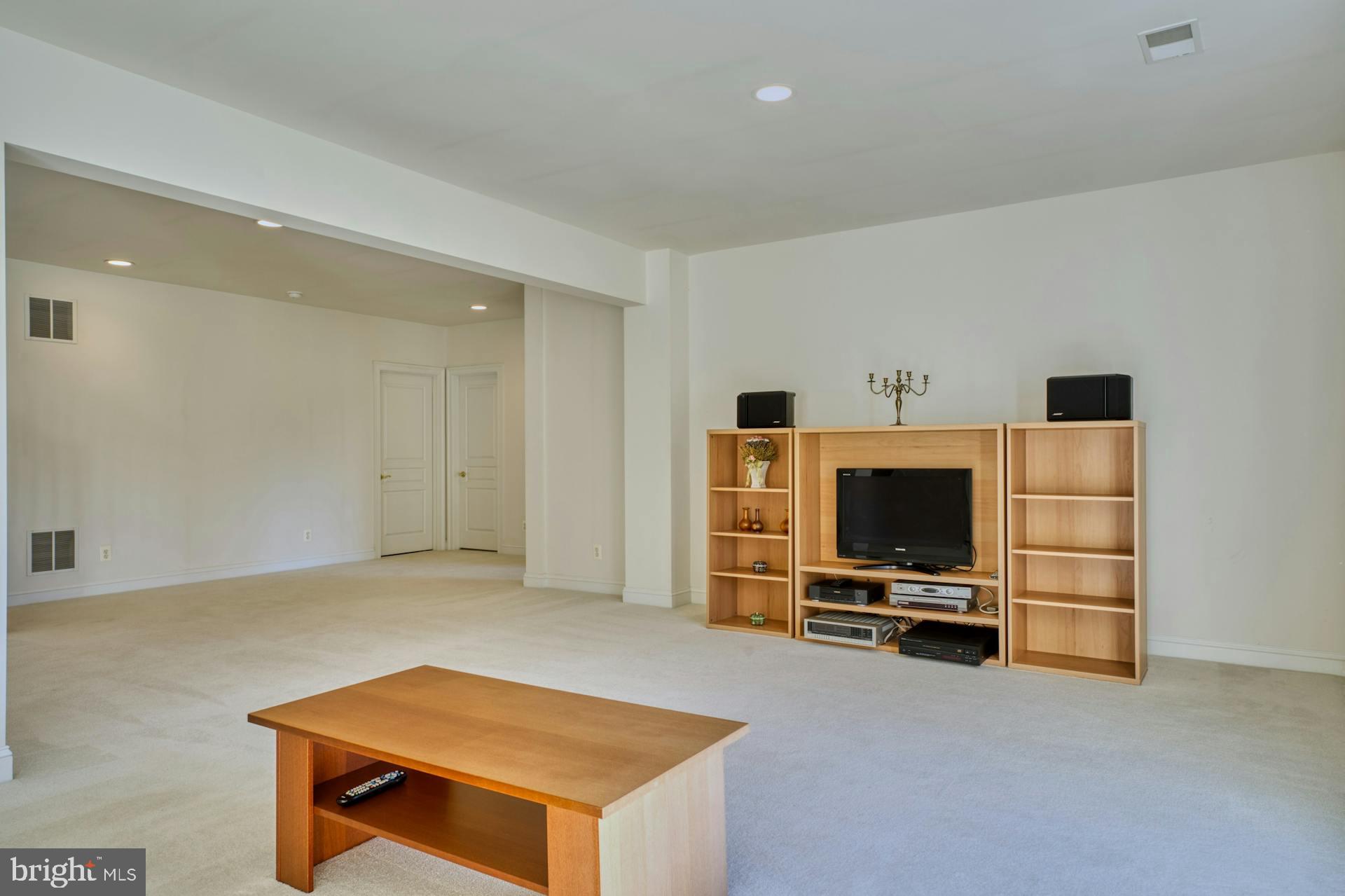 TIMBERLAKE ESTATES - Residential