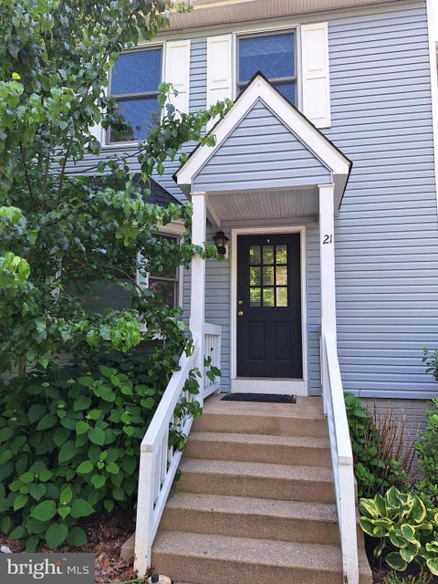 Townhouse For Rent - 21 Stonewall Court<br/> MIDDLEBURG, VA 20117