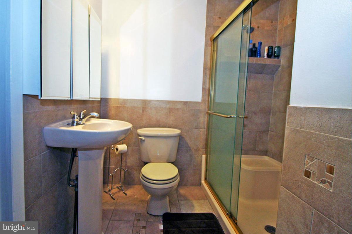 SHORELAND - Residential