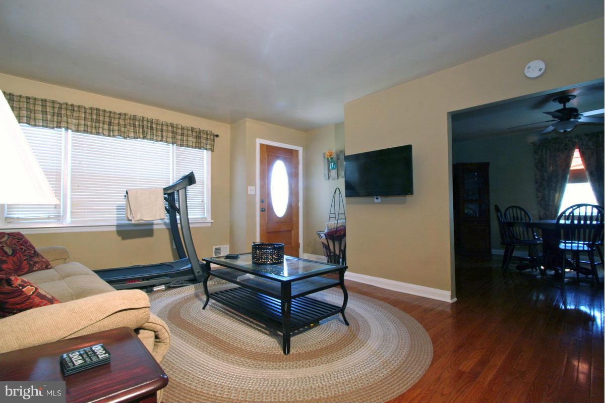 SHORELAND - Residential