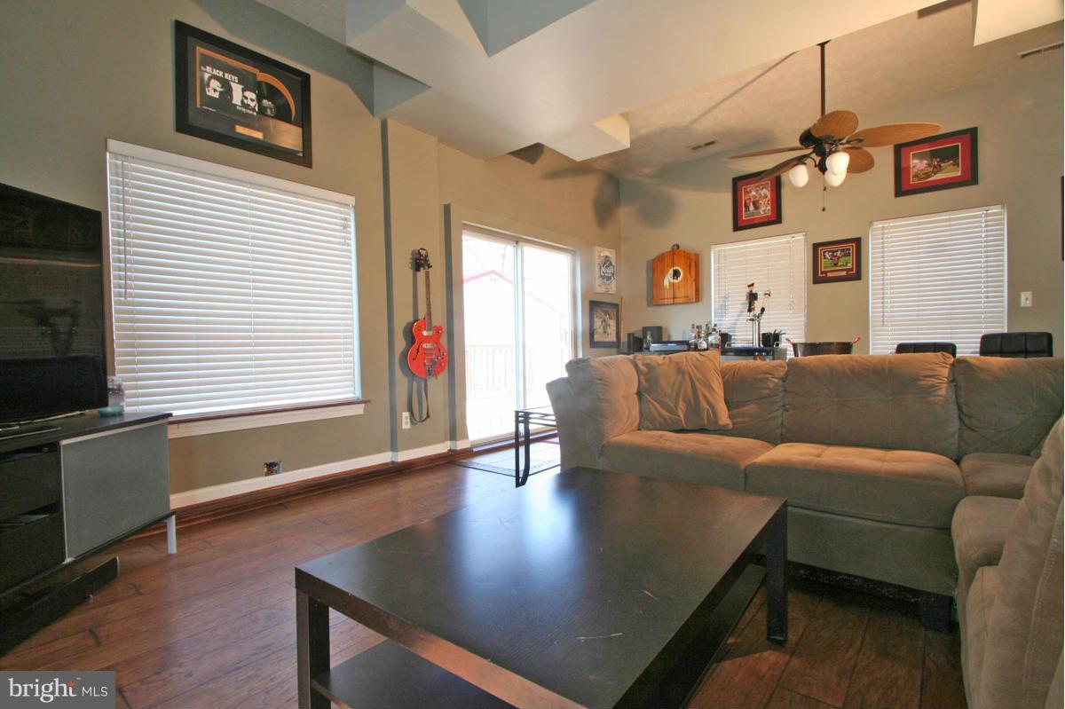 SHORELAND - Residential