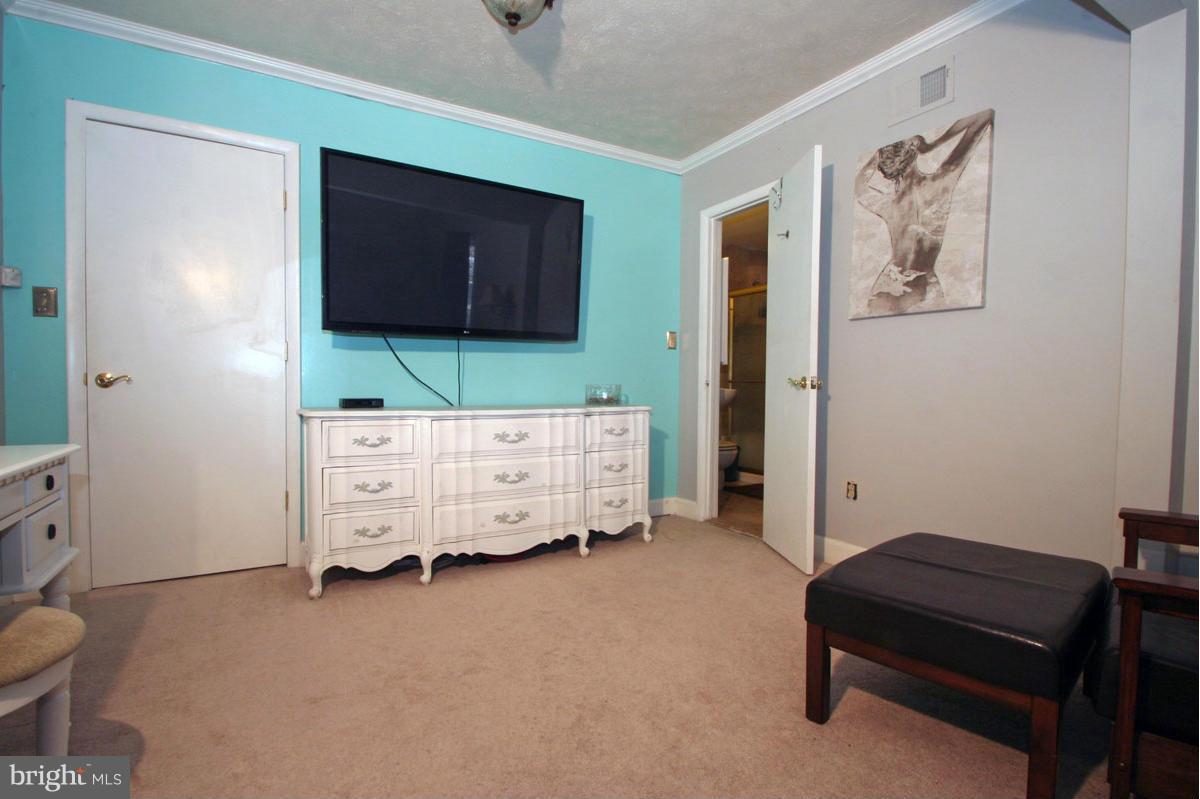 SHORELAND - Residential