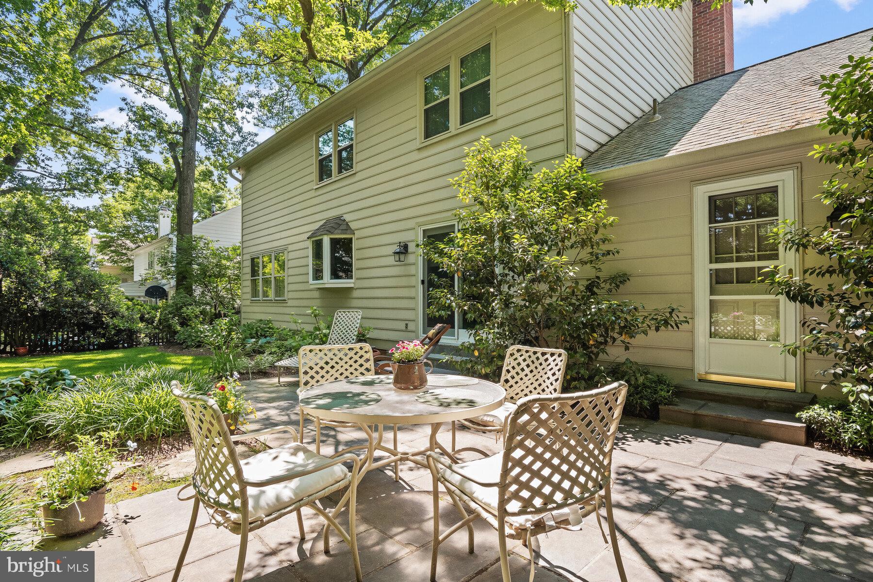 MONTROSE WOODS - Residential