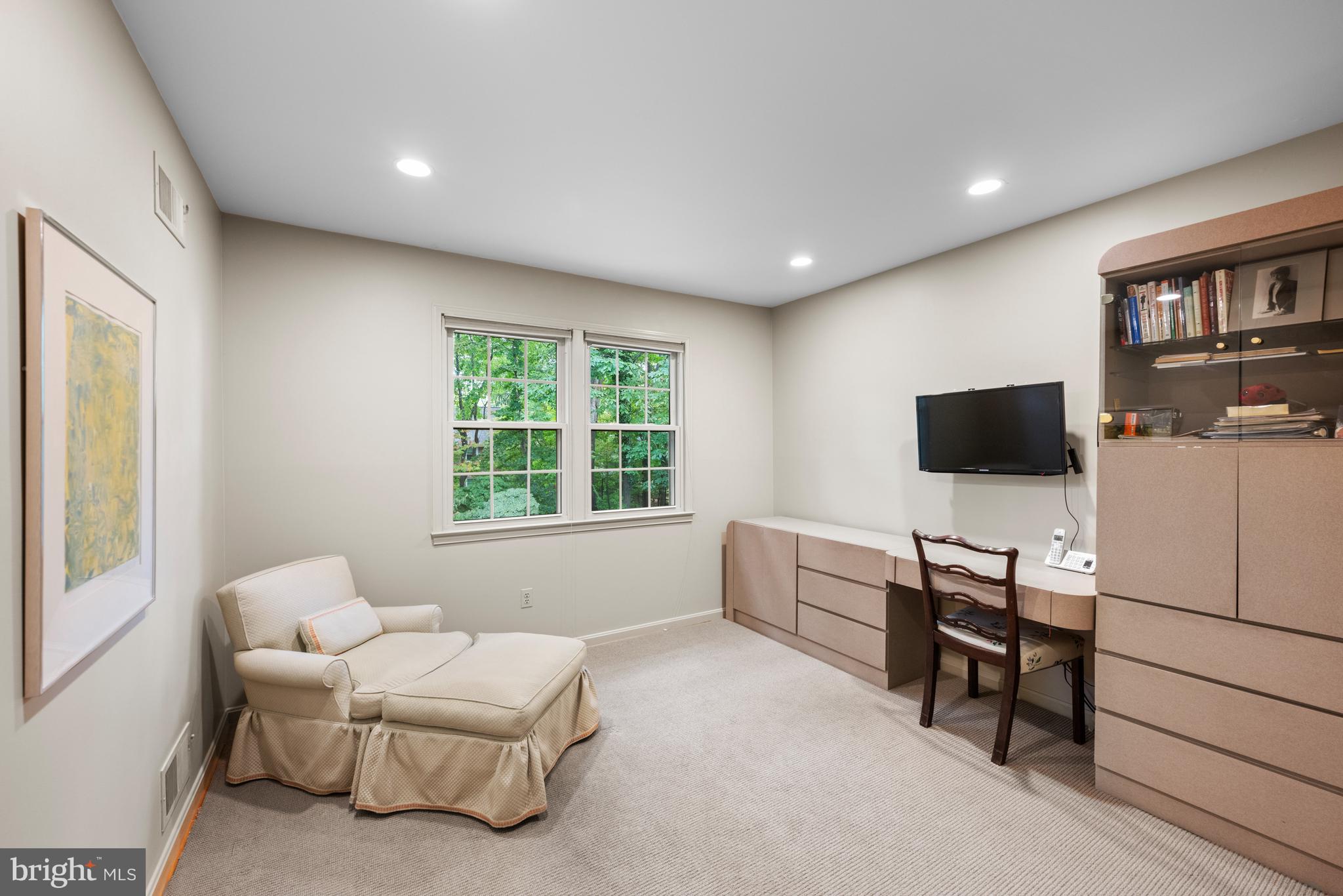 MONTROSE WOODS - Residential