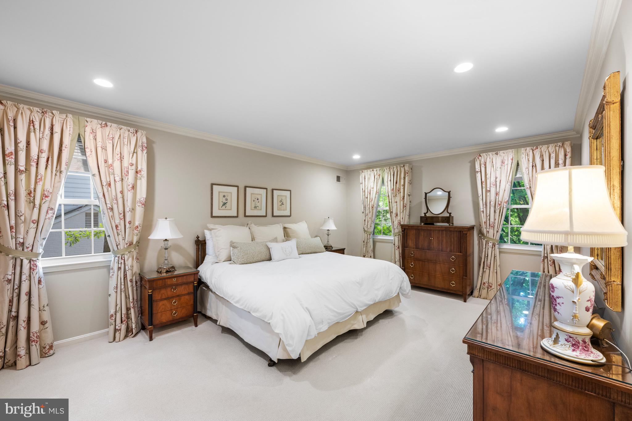 MONTROSE WOODS - Residential