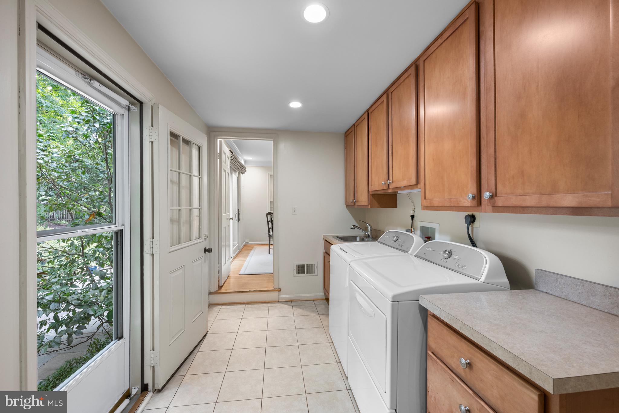 MONTROSE WOODS - Residential