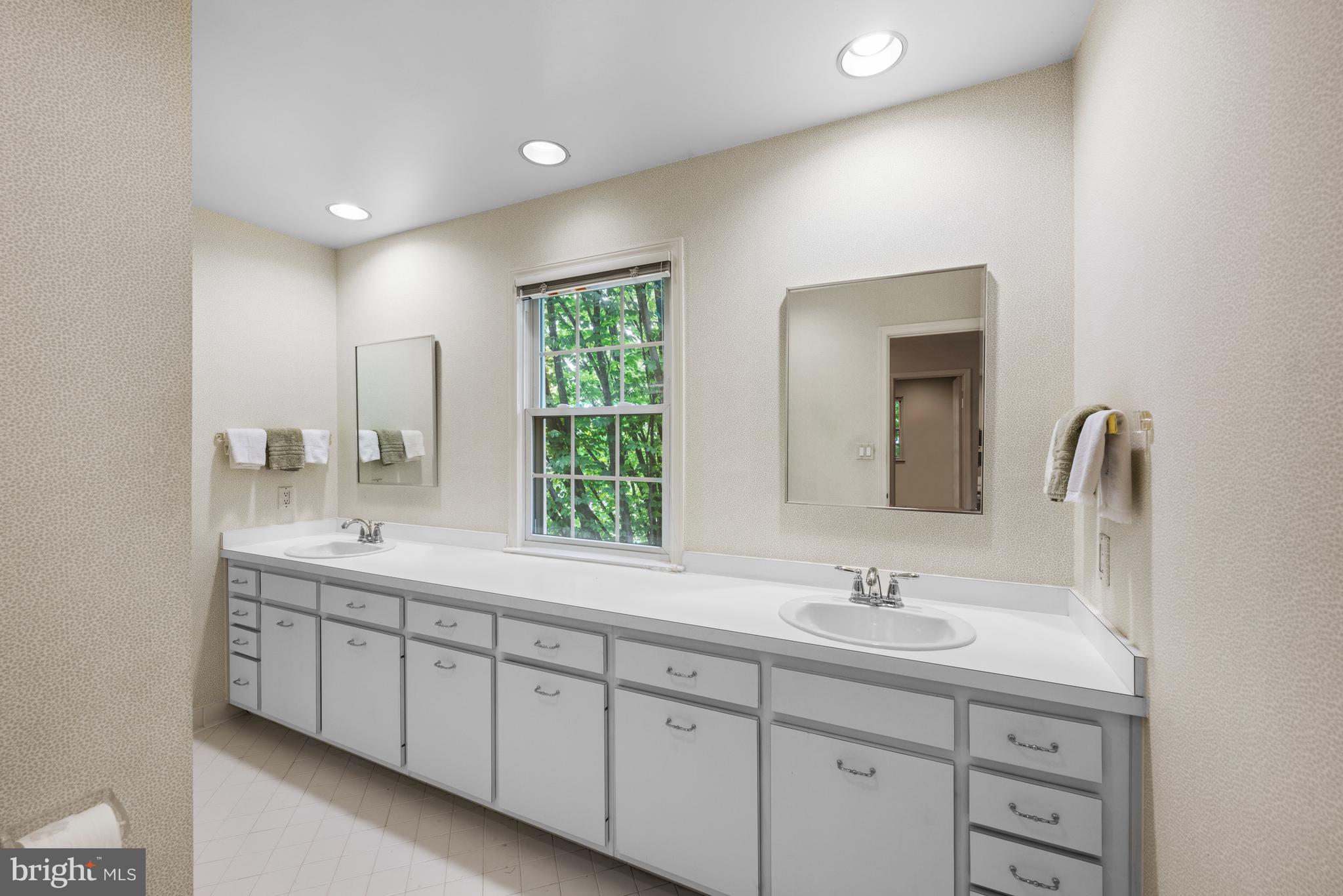 MONTROSE WOODS - Residential