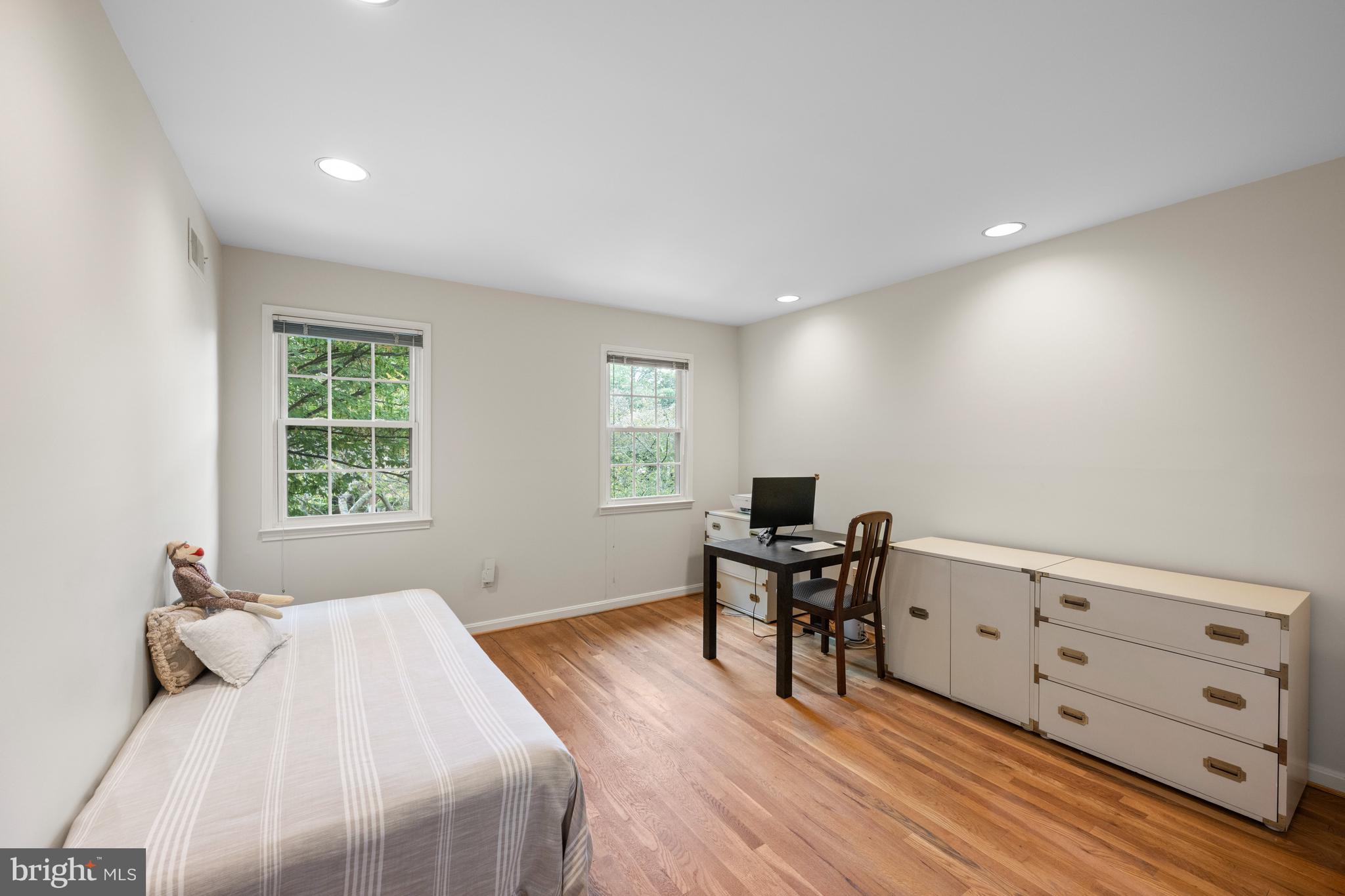 MONTROSE WOODS - Residential