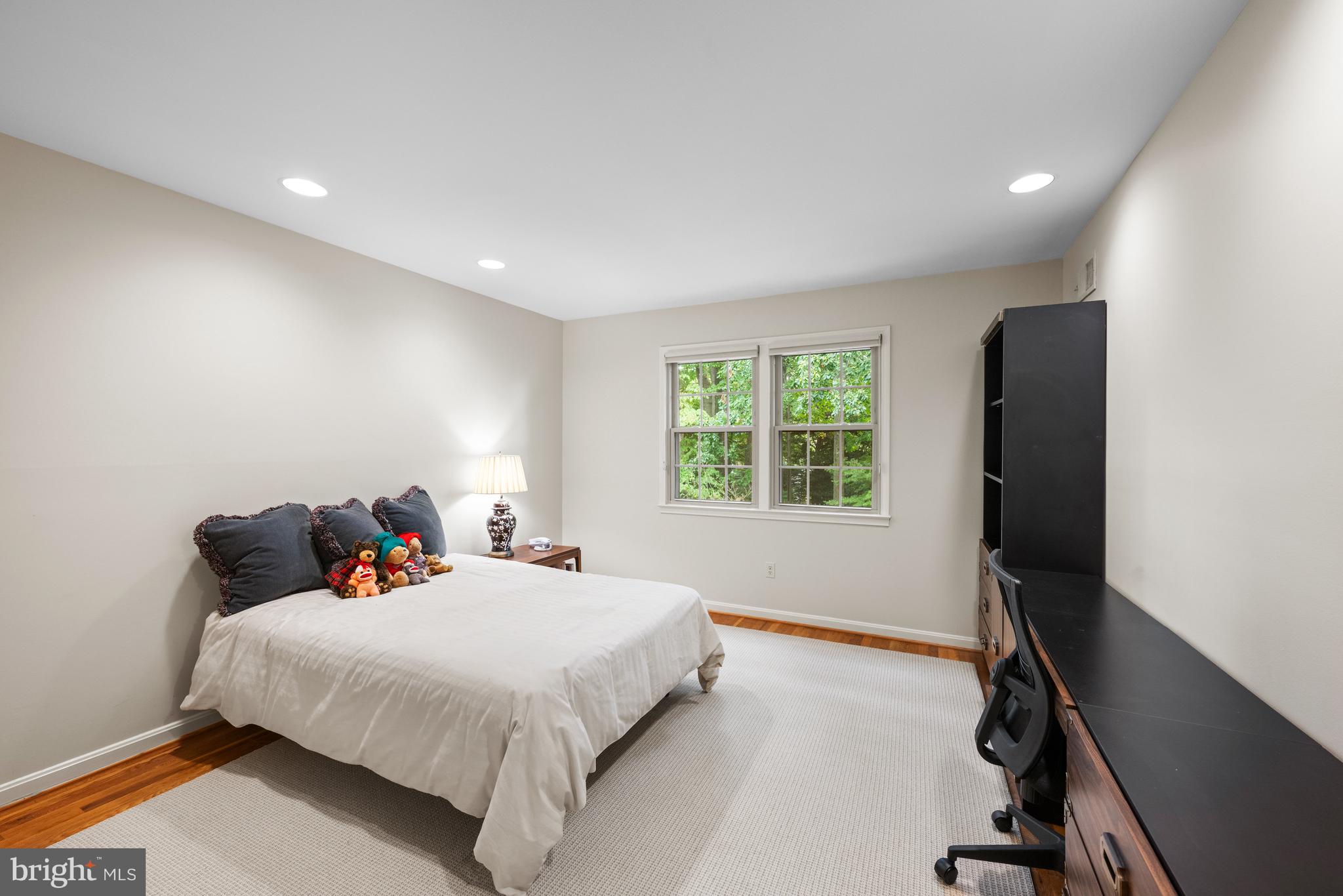 MONTROSE WOODS - Residential