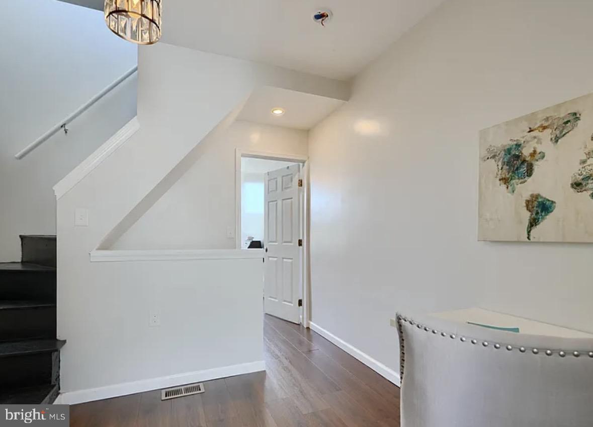 2242 E FAIRMOUNT AVENUE