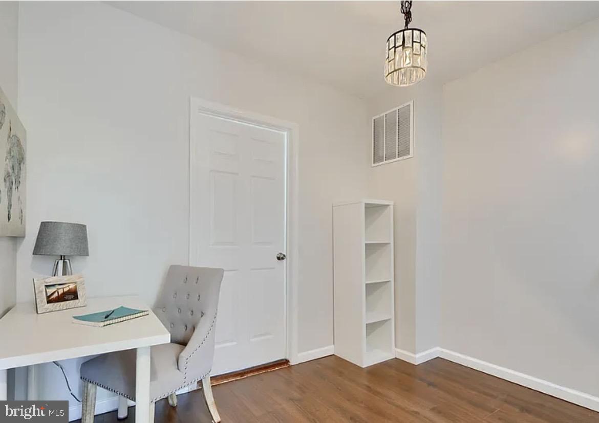 2242 E FAIRMOUNT AVENUE