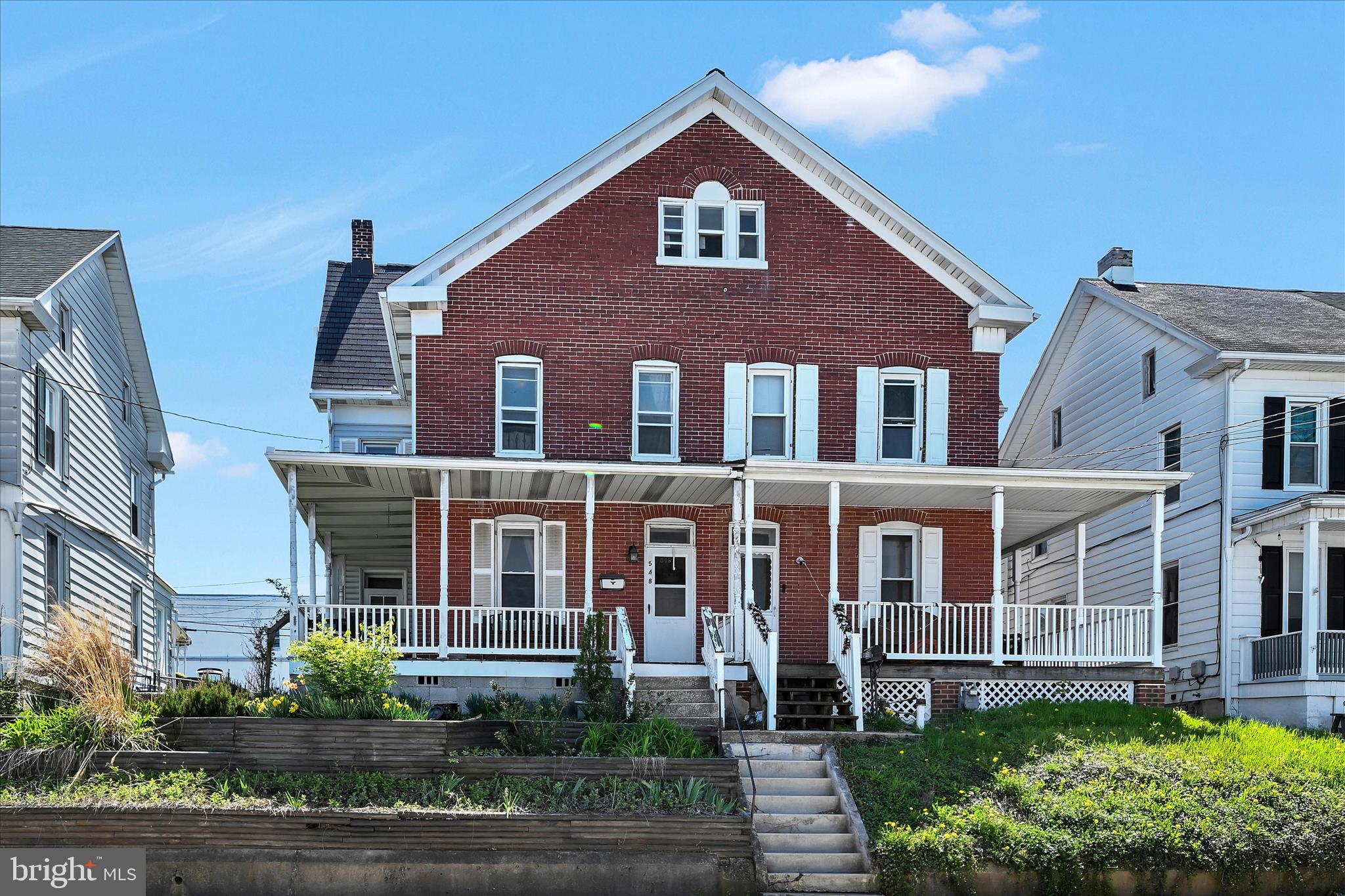 548 W BROADWAY