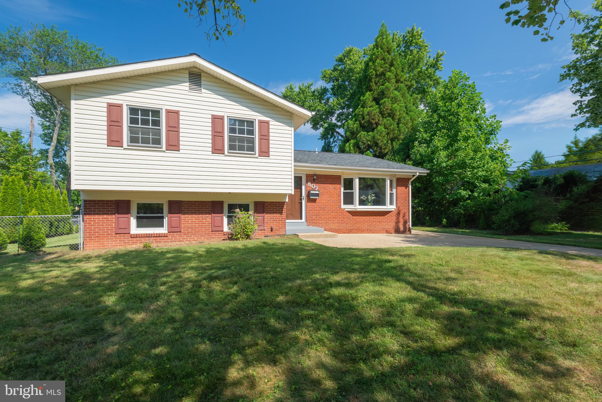 Welcome to 807 Carter Rd. This charming split-level home is a must-see. Freshly painted and ready for move-in, it boasts 4 bedrooms and 2.5 bathrooms, a 3-season sun room, offering ample space for comfortable living. Situated on a large, fenced corner lot, the property provides plenty parking spaces at the front and features a storage shed on the side.
Main Level:
Living Room: Bright and welcoming, featuring a custom-built bookcase.
Dining Room: Conveniently located next to a newly carpeted 3-season sunroom.
Kitchen: Updated with granite countertops, stainless steel appliances, and a cozy breakfast area.
Upper Level:
Bedrooms: Four spacious bedrooms with hardwood floors.
Primary Bedroom: Includes an ensuite updated bathroom and two closets.
Bathrooms: One renovated full bathroom in the primary bedroom and an additional updated full bathroom shared by the other three spacious bedrooms.
Lower Level:
Family Room: Perfect for entertaining.
Utility/Laundry Room: Equipped with a hot tub (sold AS IS) and access to a large crawl space for storage. A door leads to the side yard.
Noteworthy Updates:
Furnace: Replaced in 2015 for enhanced comfort.
Roof: Replaced in 2019 for durability and aesthetic appeal.
Windows: Kitchen bay window and lower level windows replaced in 2022.
Washer and Dryer: Replaced in 2015.
Enjoy the tranquility and convenience of the Hungerford neighborhood. Make this your perfect home!!