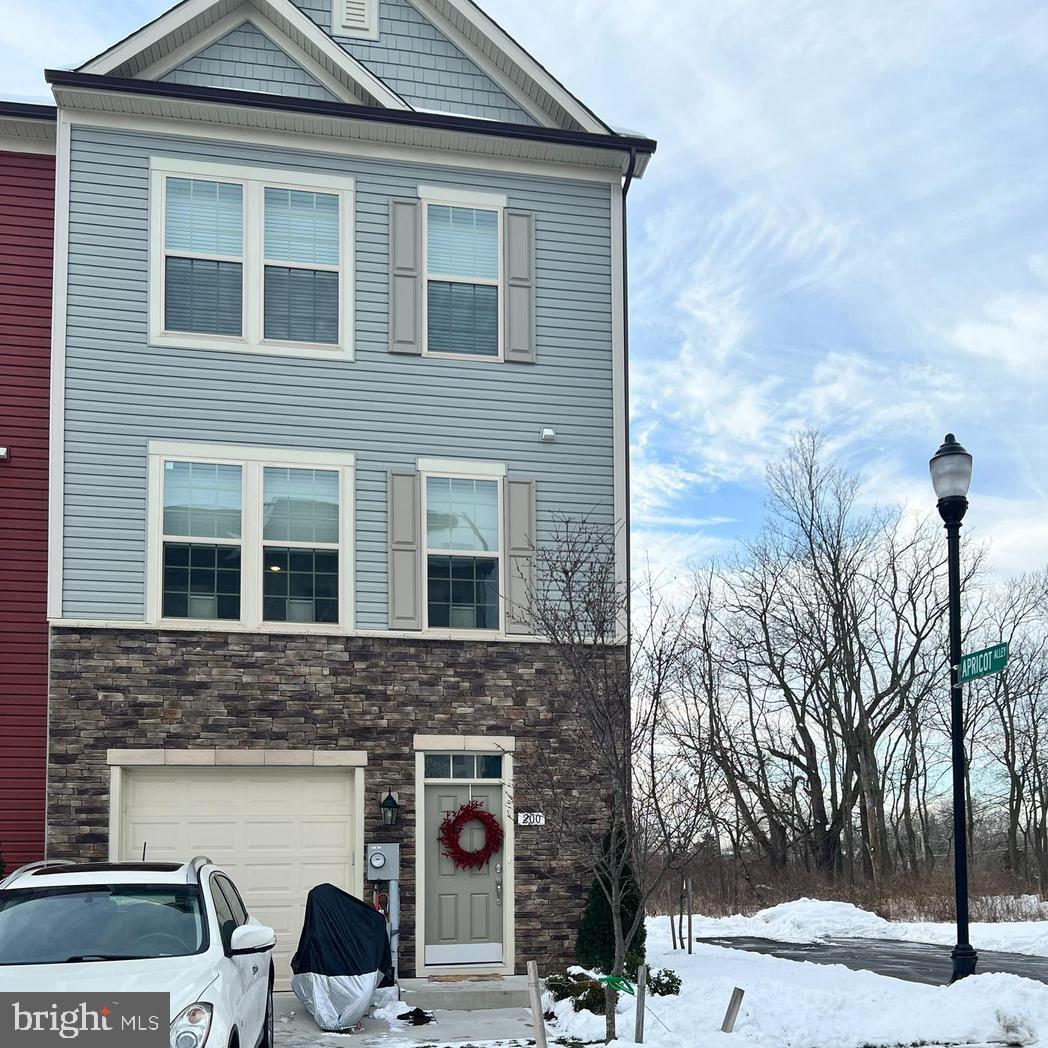 MACALLAN CROSSING - Residential Lease