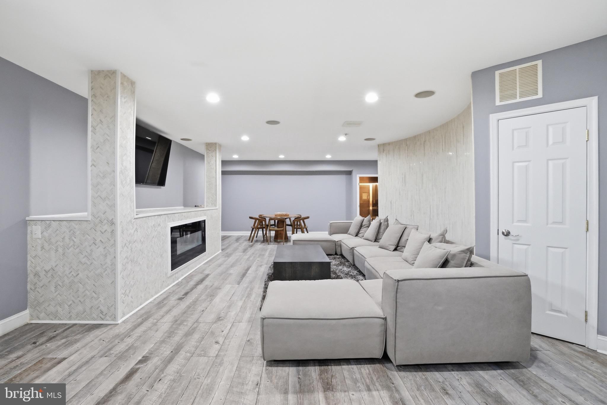 ONE LOUDOUN LAND BAY B - Residential
