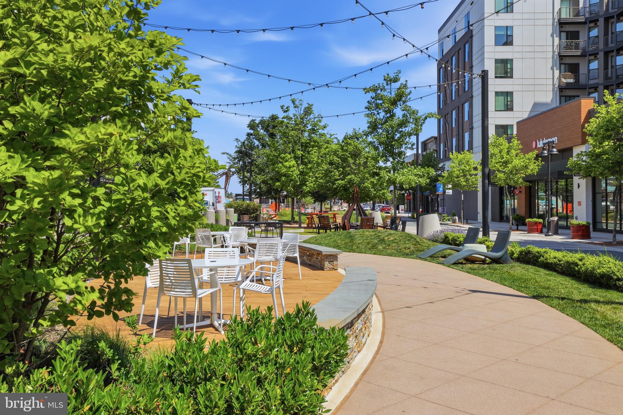 ONE LOUDOUN LAND BAY B - Residential