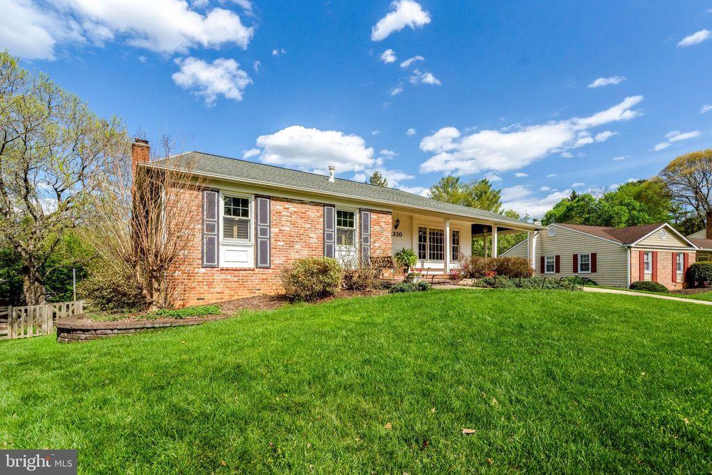 Photo of 8320 Briar Creek Drive, ANNANDALE, VA 22003 (MLS # VAFX2293314)