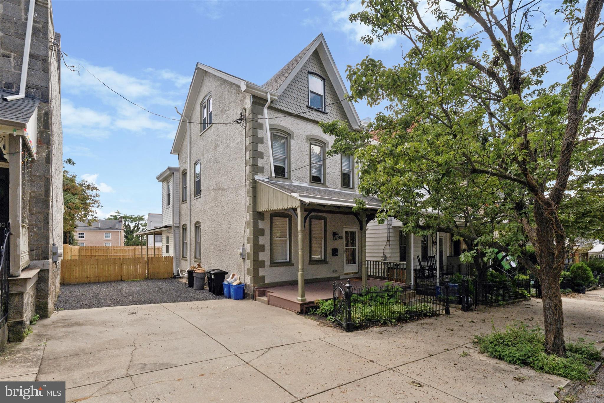 ROXBOROUGH - Residential Lease